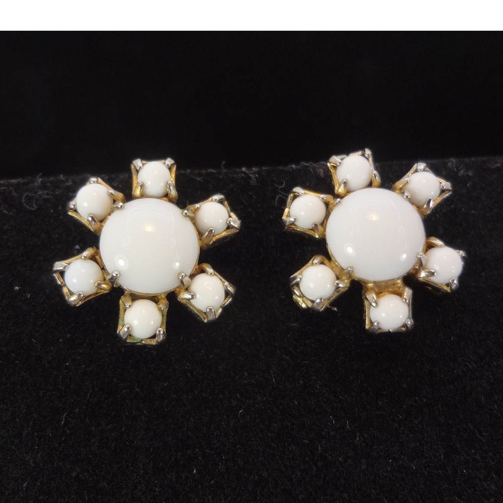Vintage Milk Glass Starburst Earrings White Good Screw Back Cabochon 1950s